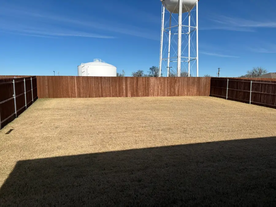 608 Breckenridge Park Drive, Alvarado, TX 76009 - Image #2