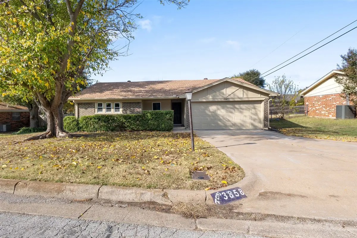 3858 Cartist Drive, Fort Worth, TX 76116 - Image #1