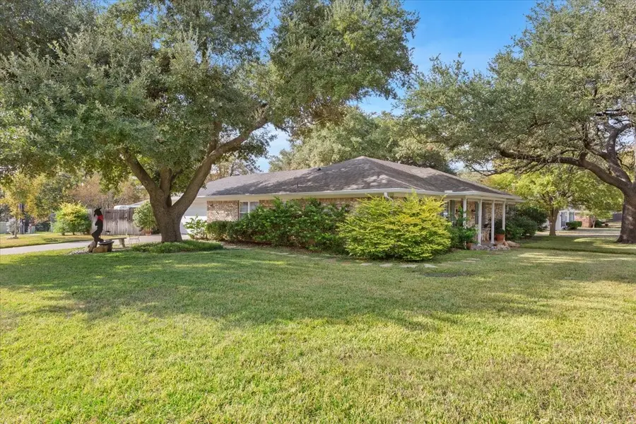 8604 Briargrove Drive, Woodway, TX 76712 - Image #2