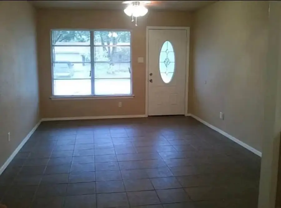 809 Milam Drive, Euless, TX 76039 - Image #2