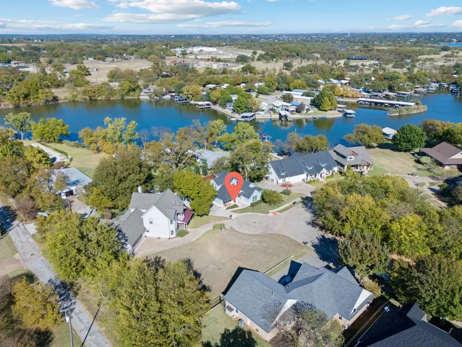 319 Turner Circle, Granbury, TX 76048 - Image #2