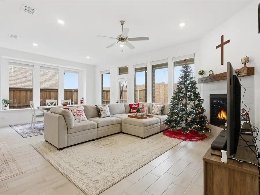 541 Breeds Hill Road, Little Elm, TX 75068 - Image #3