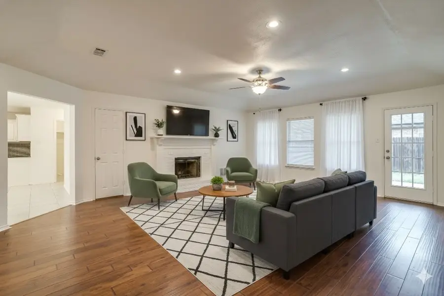 701 Stonebrooke Drive, Burleson, TX 76028 - Image #2