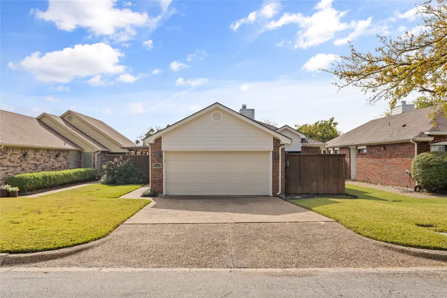 10705 Tall Oak Drive, Fort Worth, TX 76108 - Image #2
