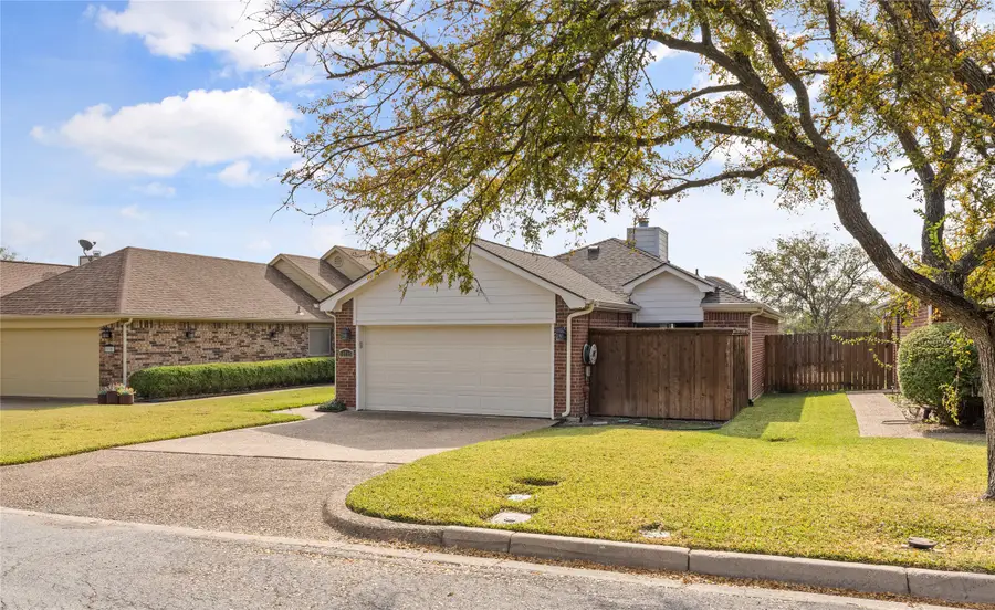 10705 Tall Oak Drive, Fort Worth, TX 76108 - Image #3