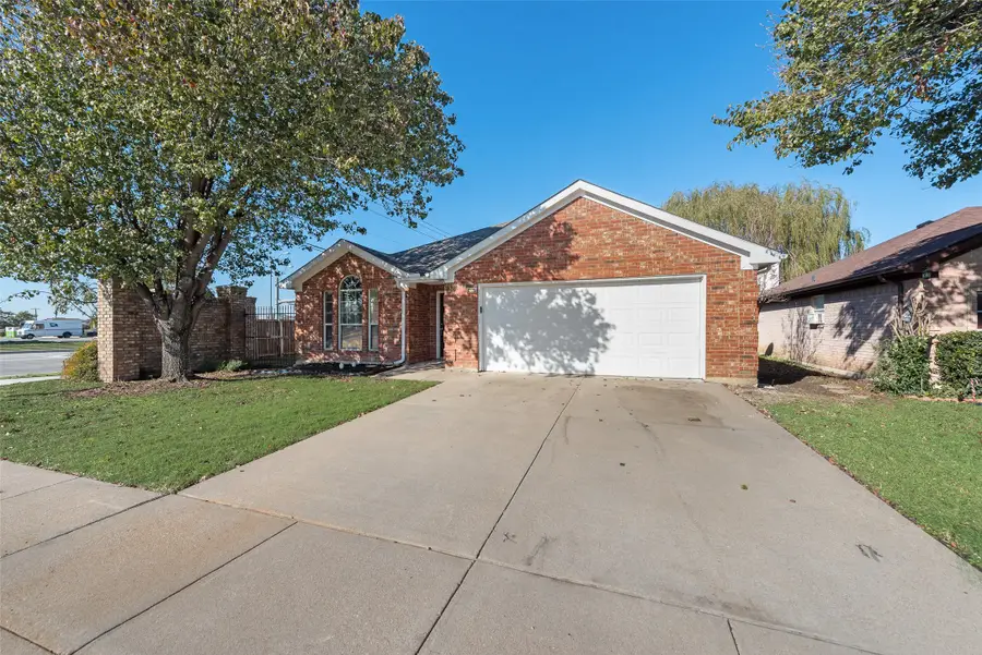 824 Bridle Trail, Saginaw, TX 76179 - Image #3