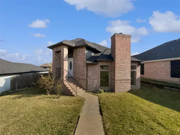 1726 Hillcrest Court, Balch Springs, TX 75180