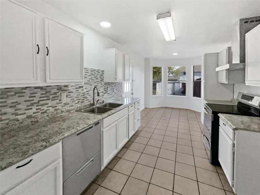 1726 Hillcrest Court, Balch Springs, TX 75180 - Image #2