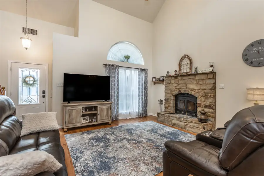 105 W 6th Street, Lindsay, TX 76250 - Image #3