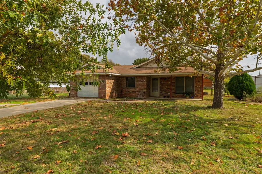 401 Berryhill Drive, Springtown, TX 76082 - Image #3