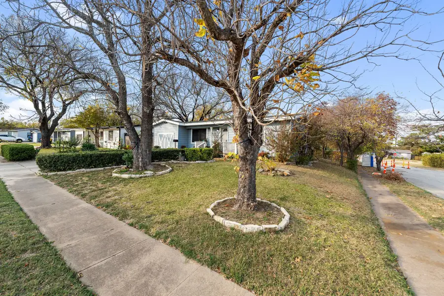 1202 W Strong Parkway, Grand Prairie, TX 75050 - Image #3