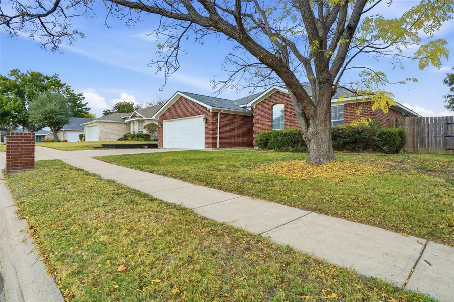 7109 Lost Horizon Drive, Benbrook, TX 76126 - Image #3