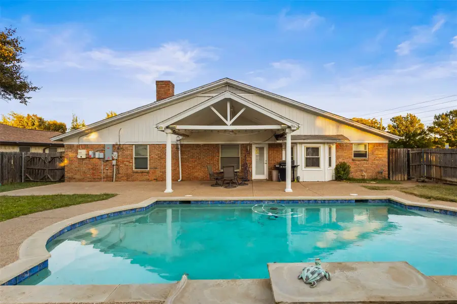 5501 Wood View Street, North Richland Hills, TX 76180 - Image #3