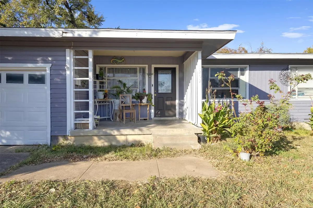 1202 Huddleston Drive, Grand Prairie, TX 75050 - Image #1