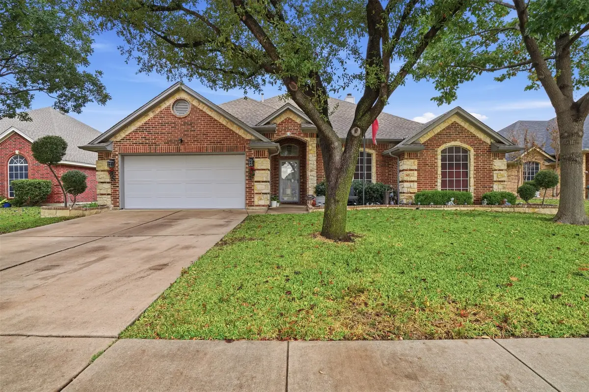 568 Willowview Drive, Saginaw, TX 76179 - Image #1