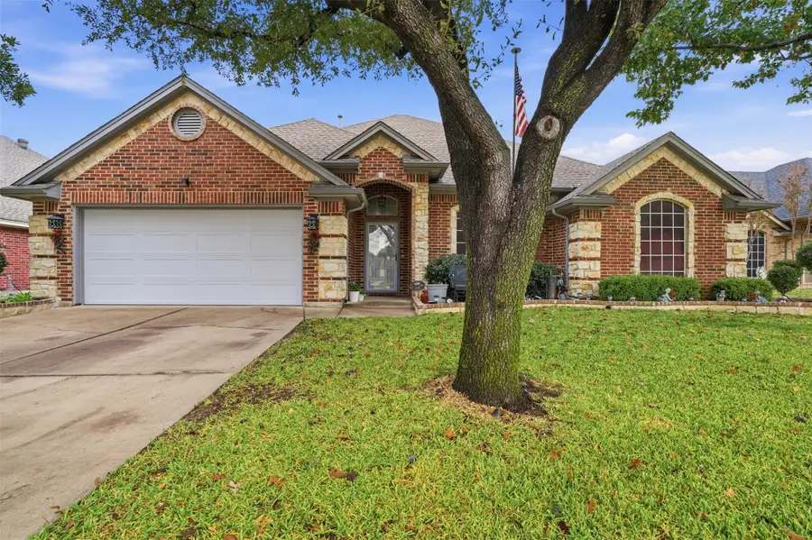 568 Willowview Drive, Saginaw, TX 76179 - Image #2