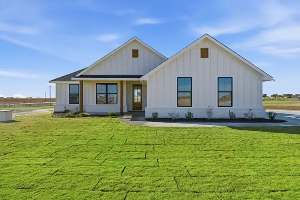 1001 Paramount Drive, Cresson, TX 76035