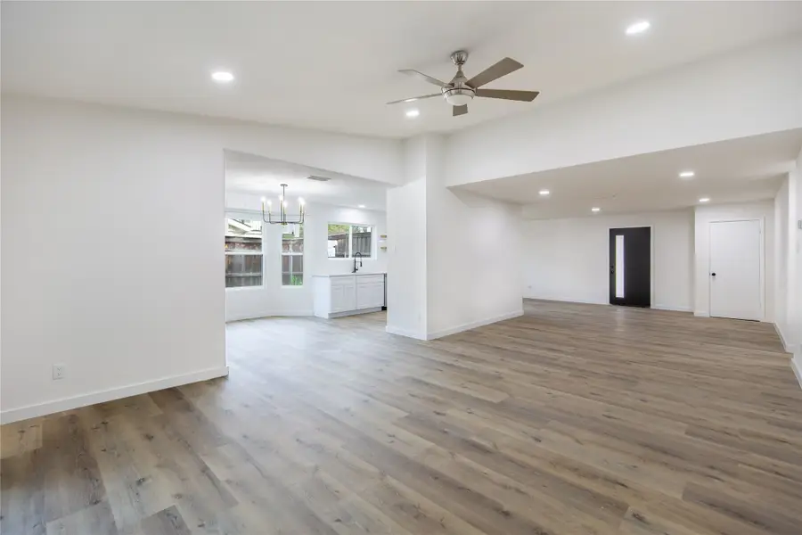 725 Middle Glen Drive, Garland, TX 75043 - Image #3