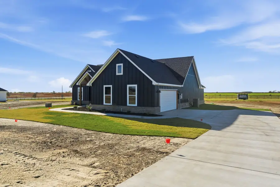 1005 Paramount Drive, Cresson, TX 76035 - Image #2