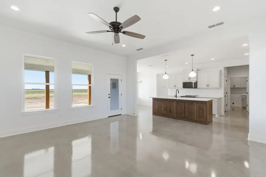 1005 Paramount Drive, Cresson, TX 76035 - Image #3