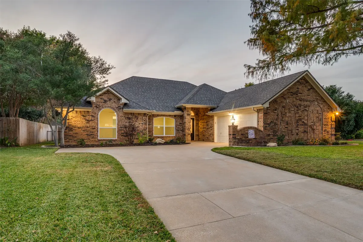 6214 Summergrove Drive, Arlington, TX 76001 - Image #1