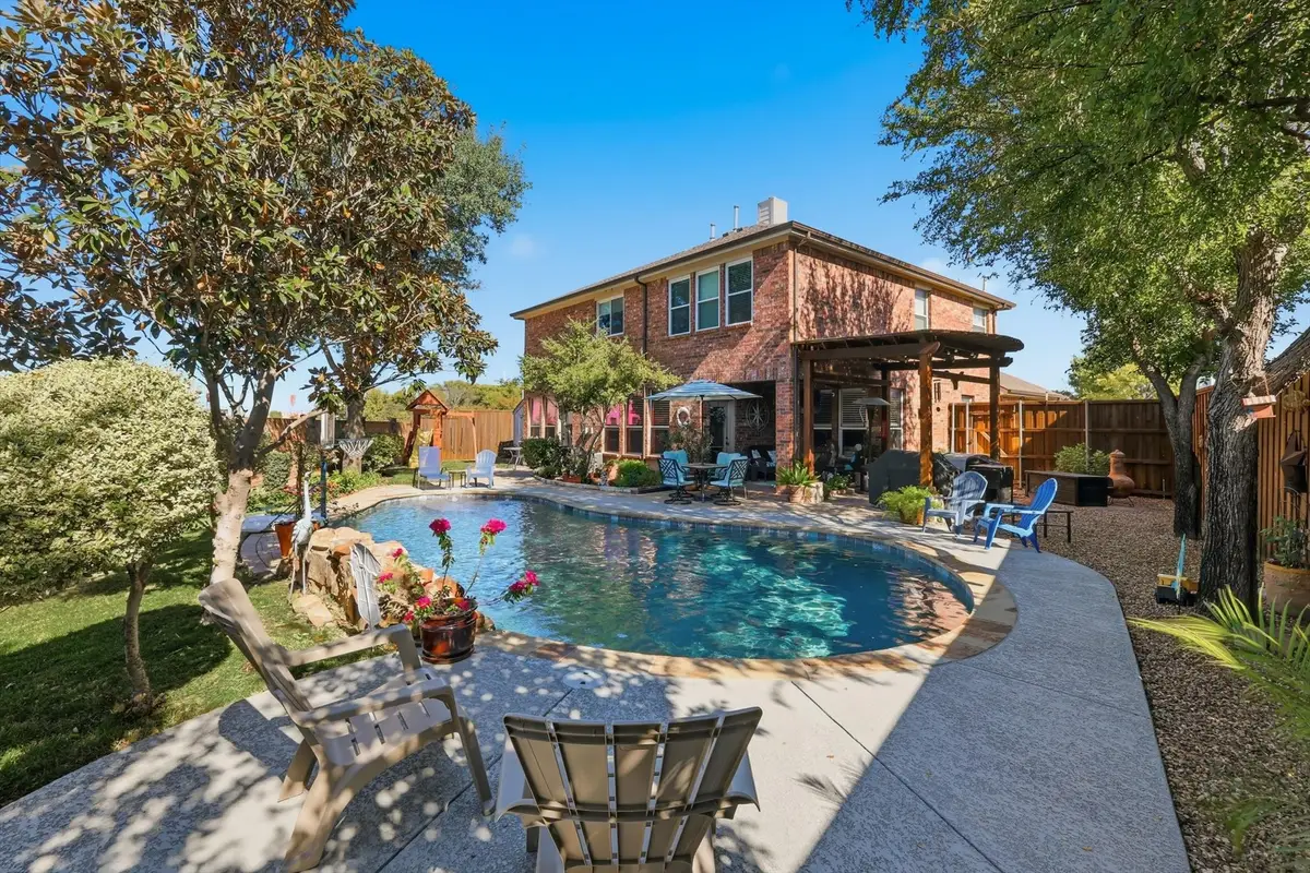 310 Salsbury Drive, Euless, TX 76040 - Image #1