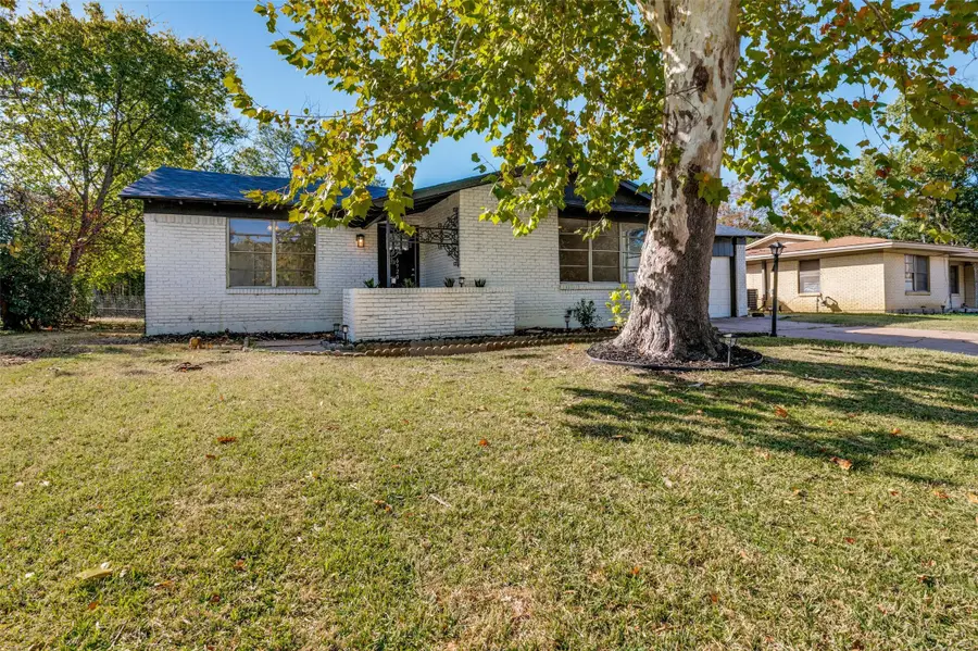 6920 Robinhood Lane, Fort Worth, TX 76112 - Image #3