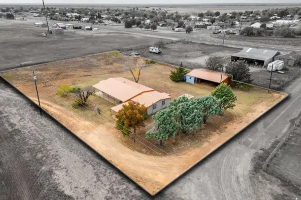 809 N Main Street, Jayton, TX 79528