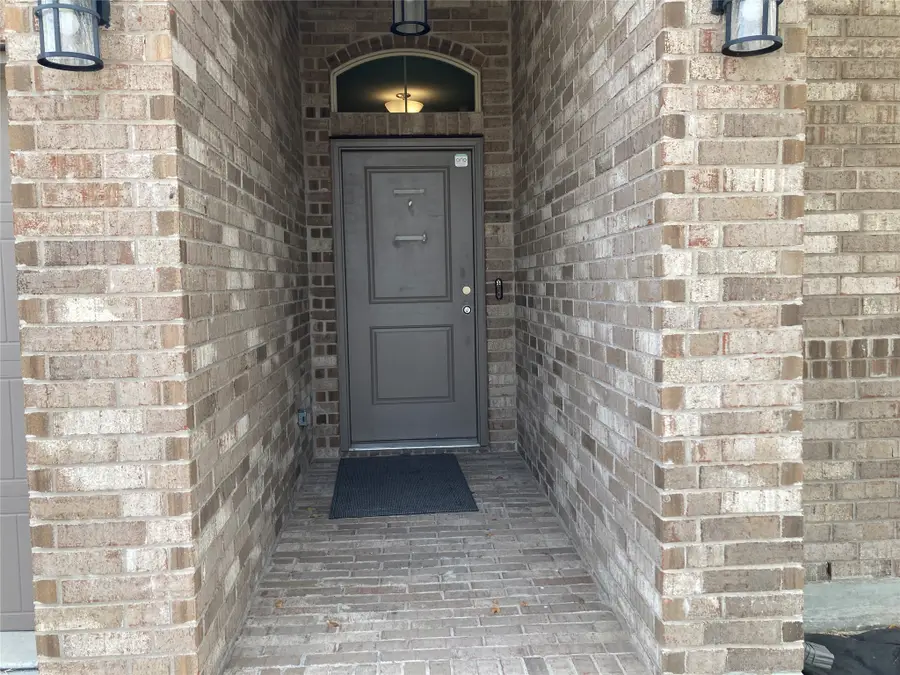 16004 Farringdon Street, Justin Roanoke, TX 76247 - Image #2