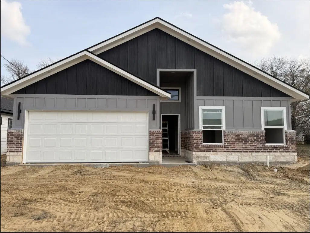 2105 College Street, Greenville, TX 75401 - Image #1