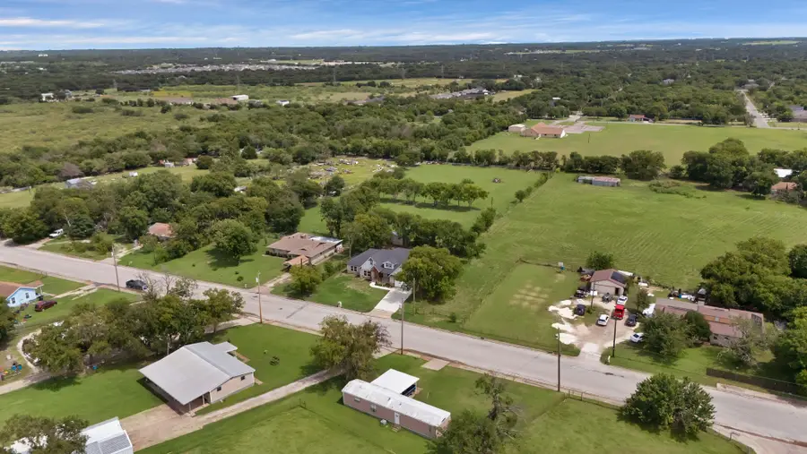 206 Hix Road, Cleburne, TX 76031 - Image #2
