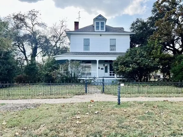 209 N Preston Street, Ennis, TX 75119