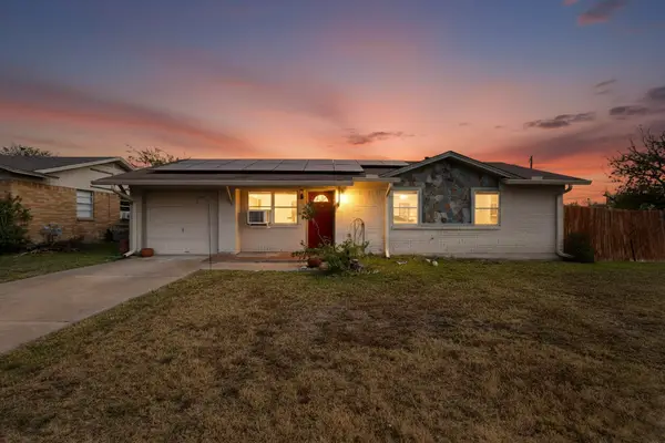 509 Globe Avenue, Blue Mound, TX 76131