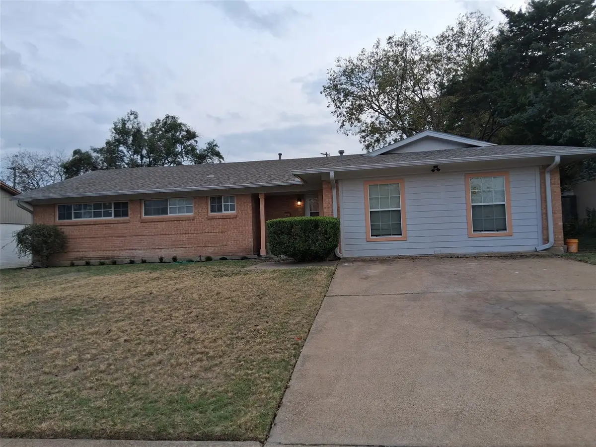 818 Emberwood Drive, Southwest Dallas, TX 75332 - Image #1