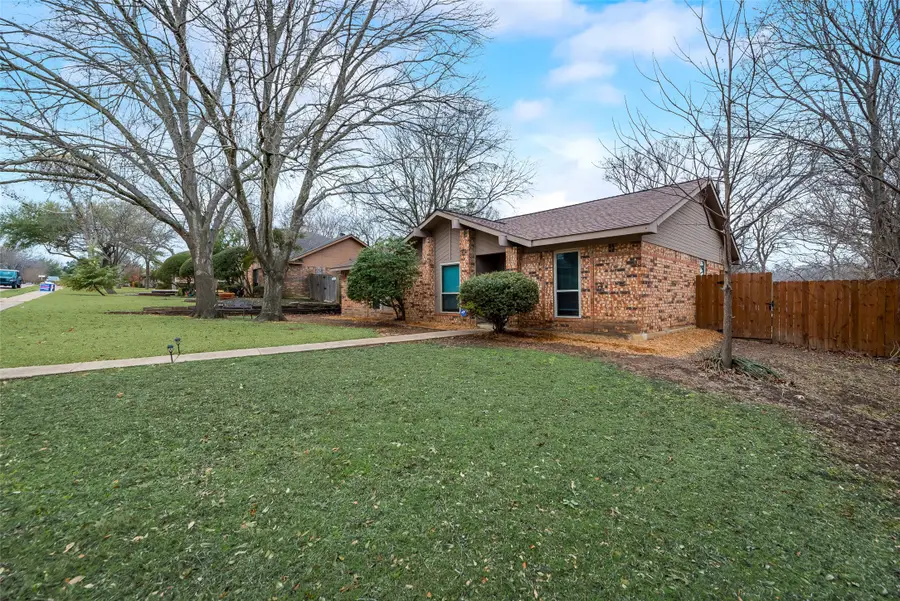 425 Country View Lane, Garland, TX 75043 - Image #2