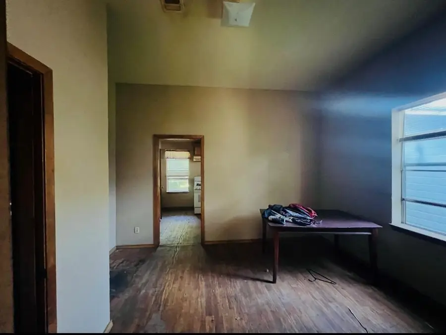 320 NW 9th St, Paris, TX 75460 - Image #2