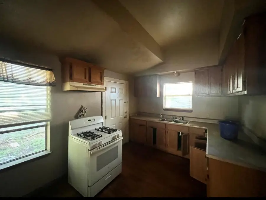 320 NW 9th St, Paris, TX 75460 - Image #3