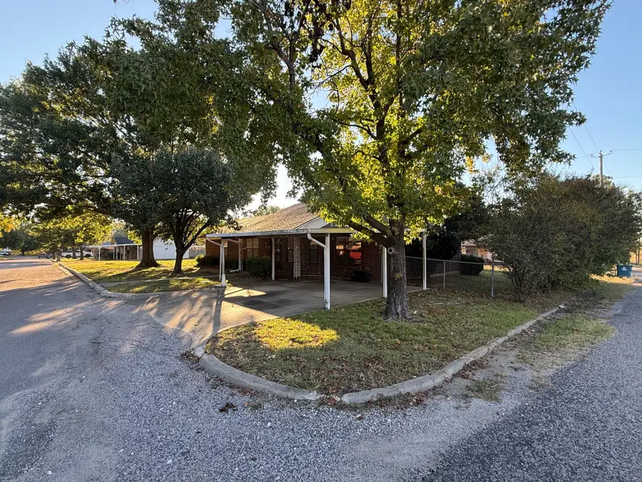 300 Denton Court, Collinsville, TX 76233 - Image #2
