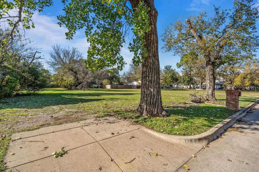 126 Athenia Drive, Fort Worth, TX 76114 - Image #2