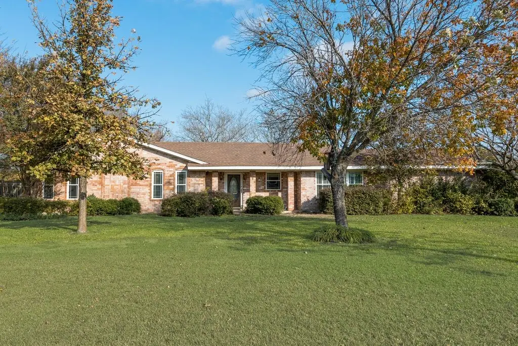 119 Burkett Lane, Pecan Hill, TX 75154 - Image #1