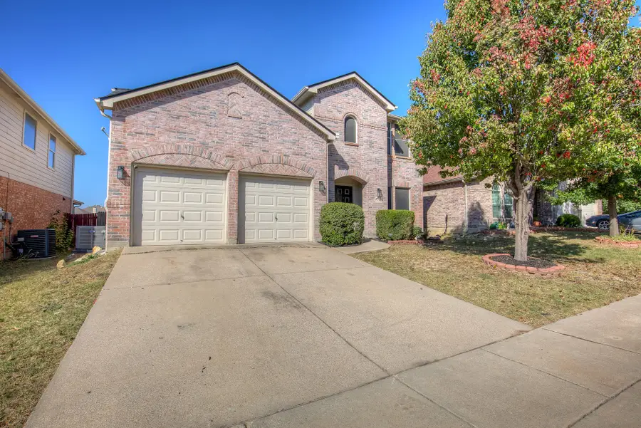 9313 Comanche Ridge Drive, Fort Worth, TX 76131 - Image #2
