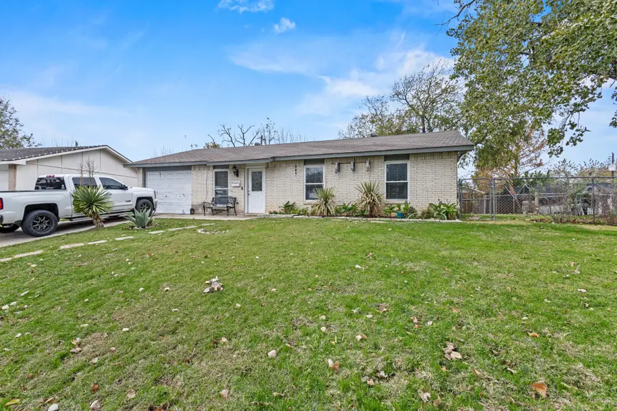 126 Lynnwood Place, Lewisville, TX 75067 - Image #2