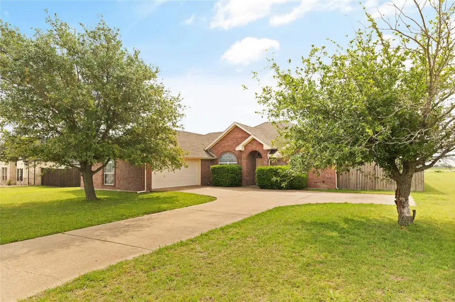 200 Flower Meadows Drive, Waxahachie, TX 75165 - Image #2