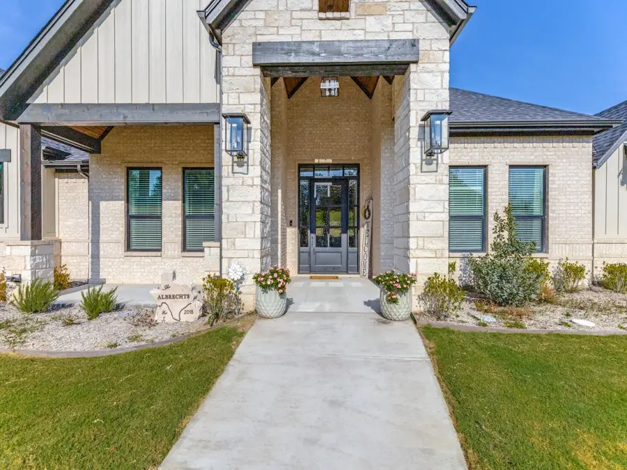 129 Lariat Court, Azle, TX 76020 - Image #2