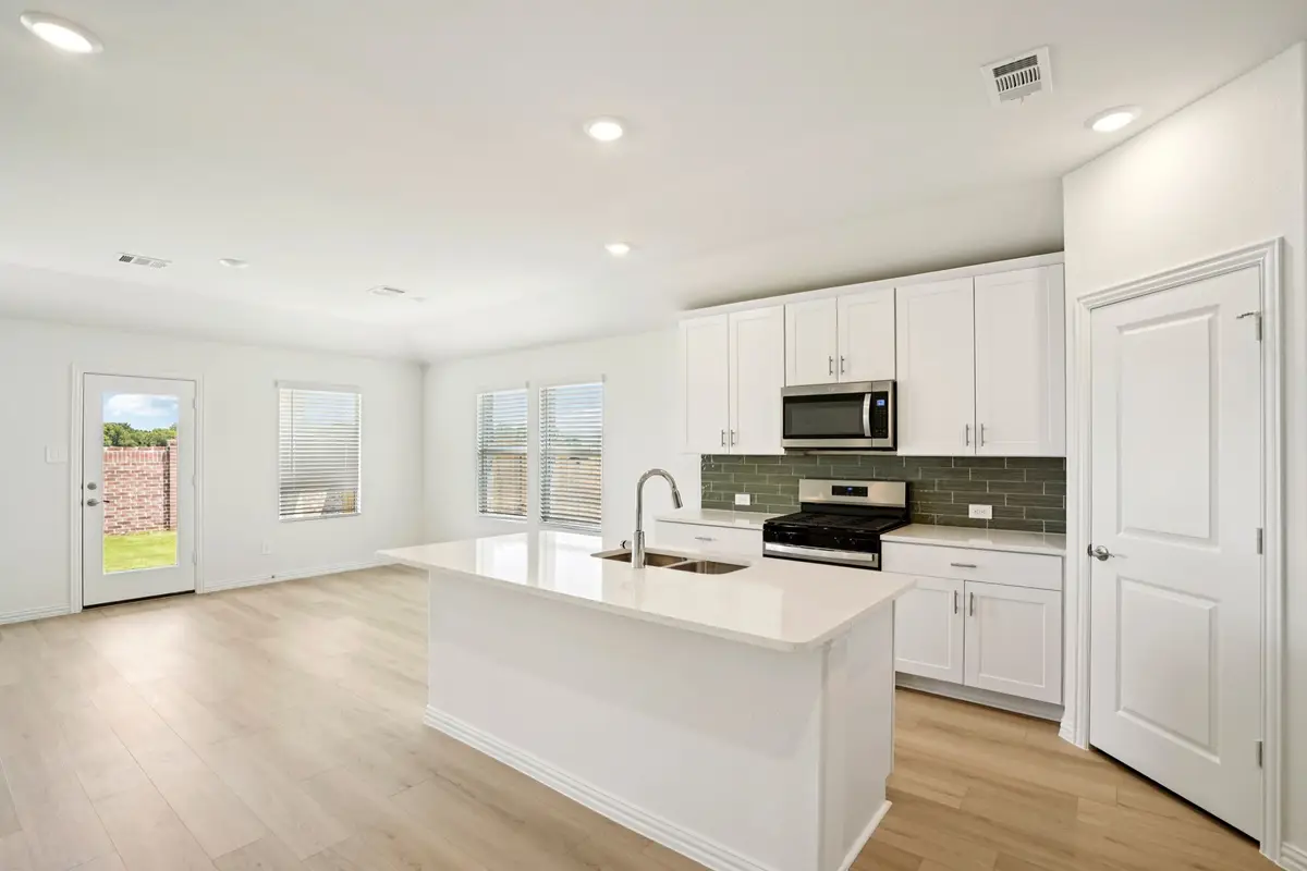 704 Edgehurst Drive, Princeton, TX 75071 - Image #1