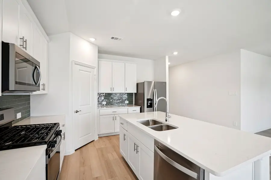 704 Edgehurst Drive, Princeton, TX 75071 - Image #3