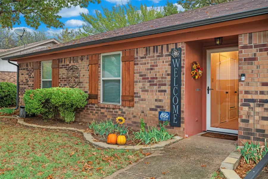 2325 Oakside Drive, Arlington, TX 76016 - Image #3