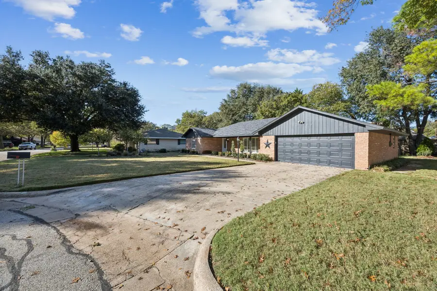 1505 Oak Glen Court, Arlington, TX 76012 - Image #2