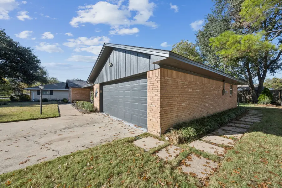 1505 Oak Glen Court, Arlington, TX 76012 - Image #3