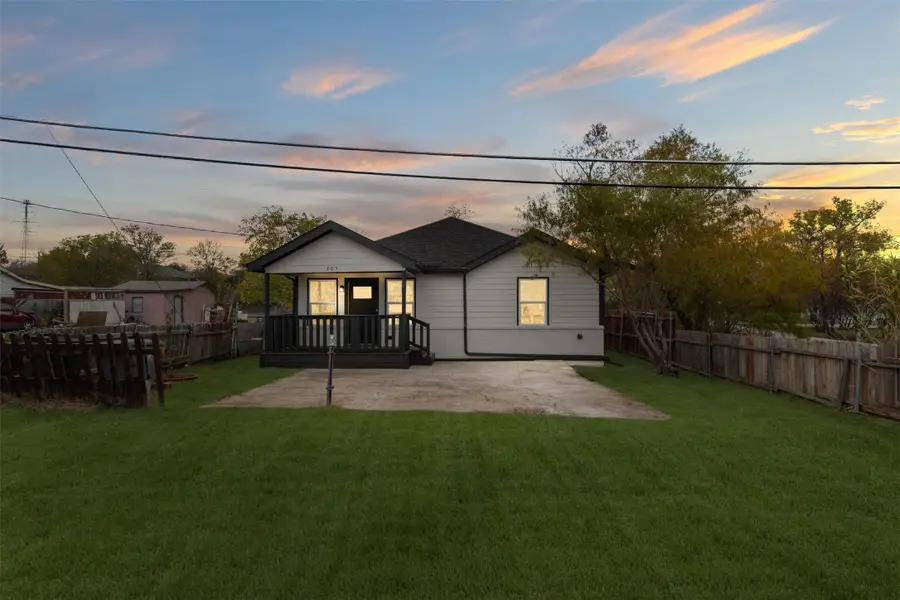 305 S Stillwell Boulevard, Dallas, TX 75211 - Image #2